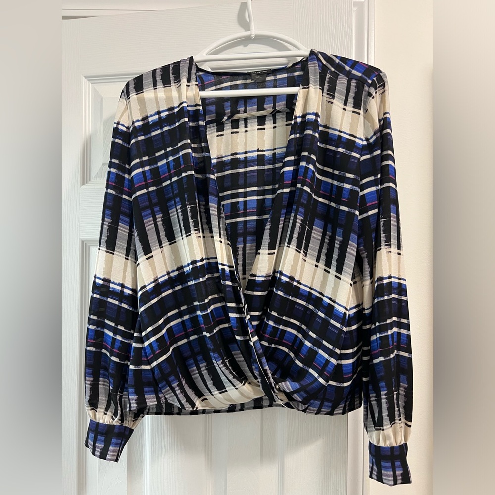 Ann Taylor women’s dress shirt.  Size M.  Like new.